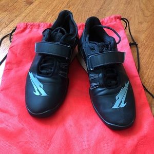 Black Velaasa Lifters